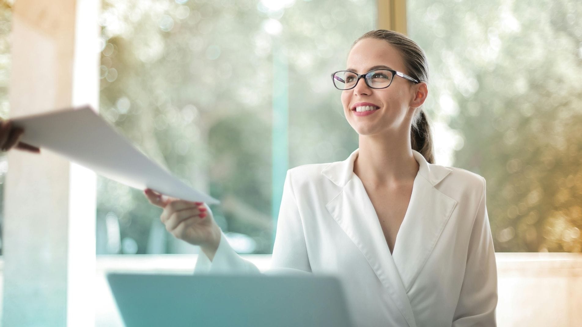 femme leader manager confiante sans syndrome de l'imposteur